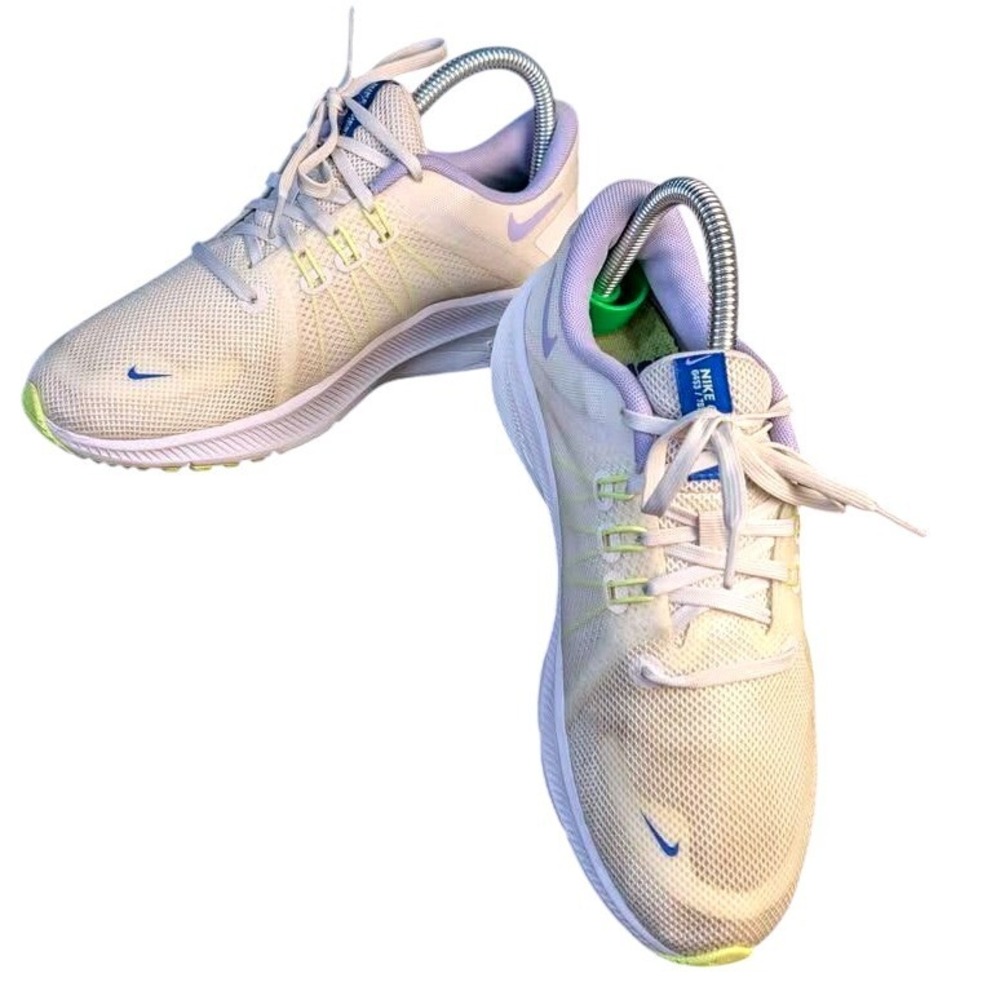 Nike~Women's Quest 4‎ Sneakers~White & Blue/Volt Details~Women Size 6~DA1106-101